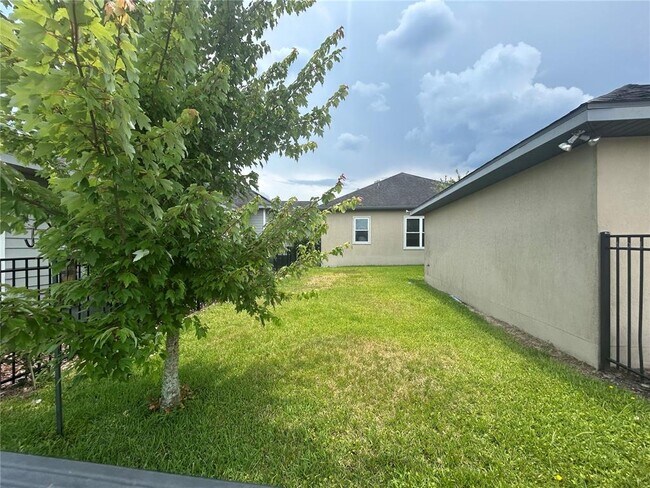 Building Photo - 11788 SW 30th Ave