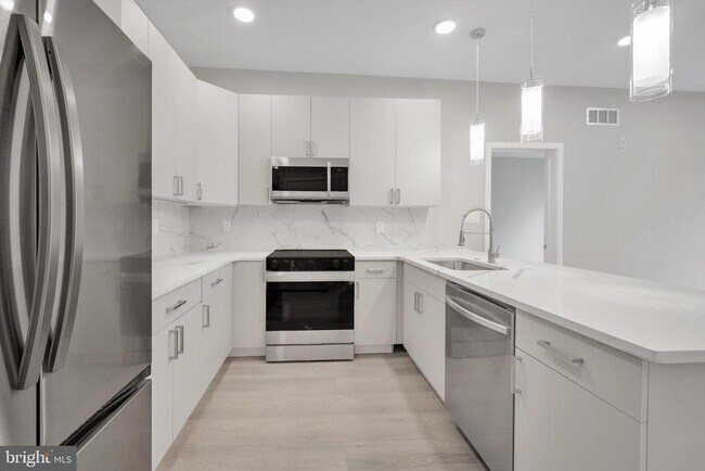 Building Photo - 1111 S 24th St