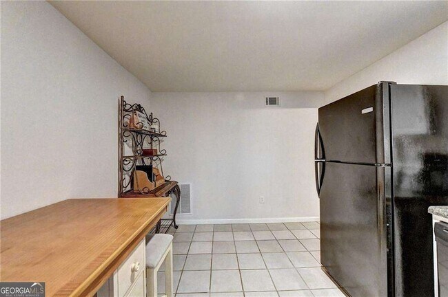 Building Photo - 6490 Tuggle Dr