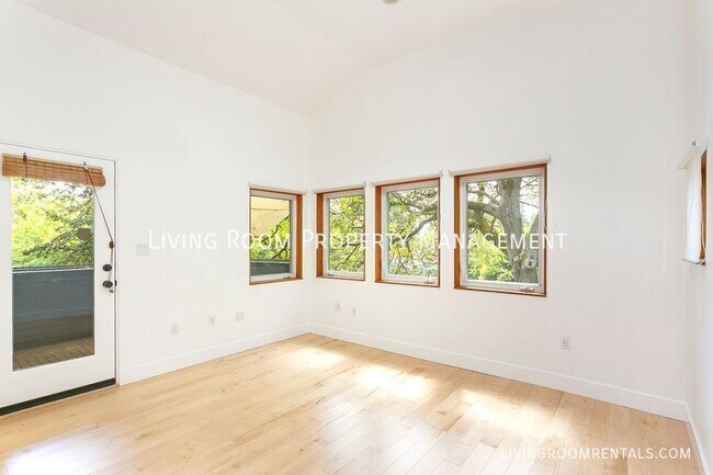 Building Photo - 8616 N Swenson-