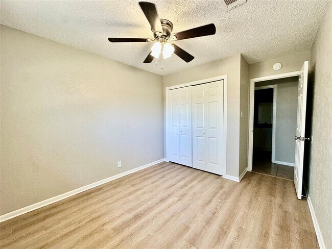Building Photo - 12310 Willow Wild Dr