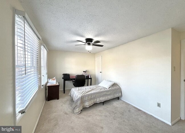 Building Photo - 8679 Hickory Ridge Ct