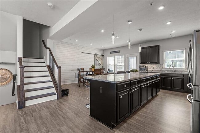 Building Photo - 600 Amarth Ln