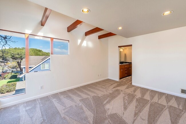 Building Photo - Warm & Inviting Manhattan Beach Rental Home!