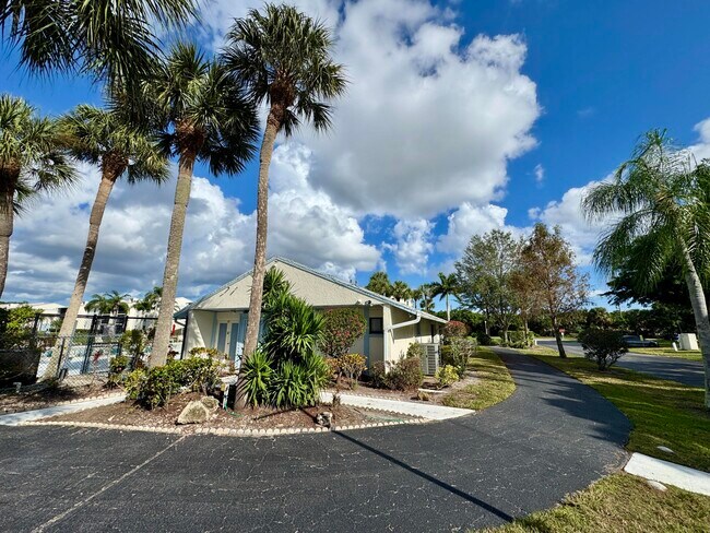 Building Photo - 1105 Green Pine Blvd