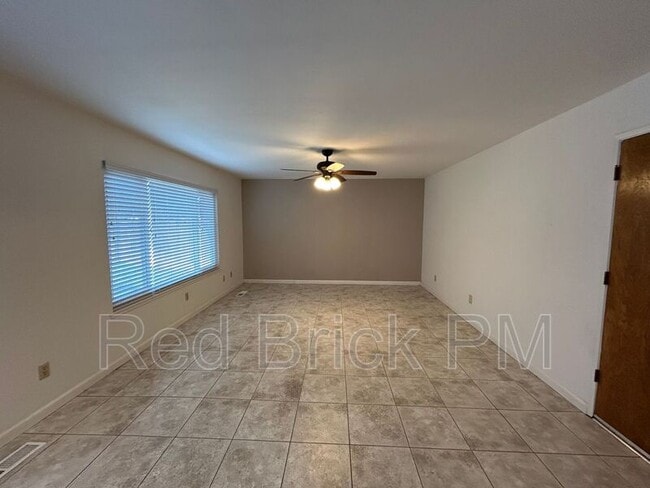 Building Photo - 3355 San Fernando Ct