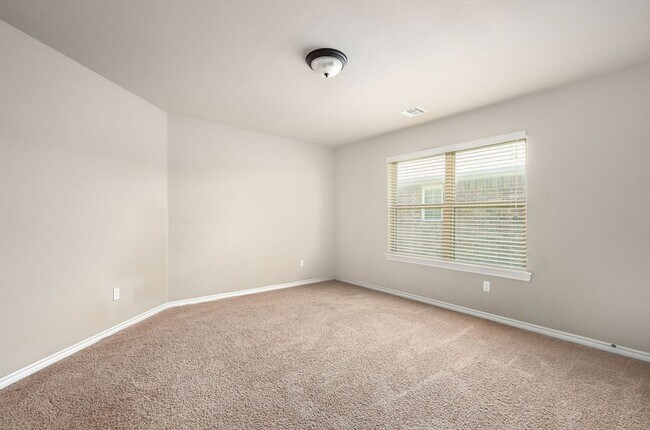 Building Photo - Charming home in Montague + 3 bedrooms + 3 car garage