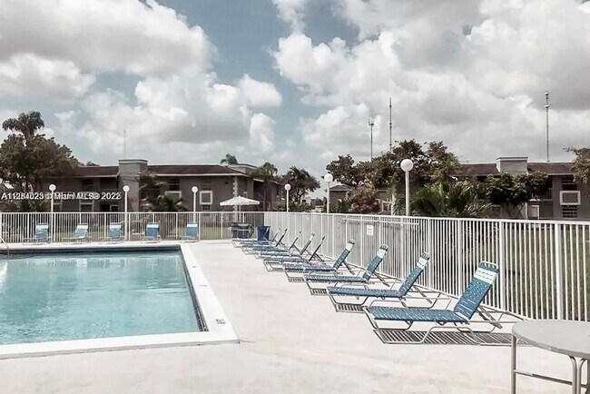 Building Photo - 464 NE 210th Cir Terrace