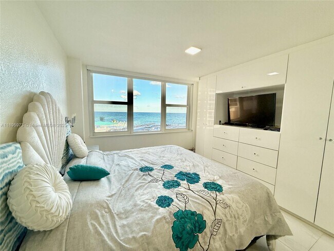 Building Photo - 3180 S Ocean Dr