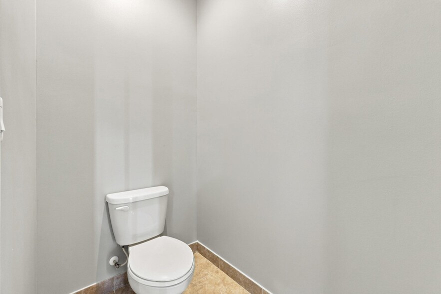 Building Photo - 4585 Tara Cove Way