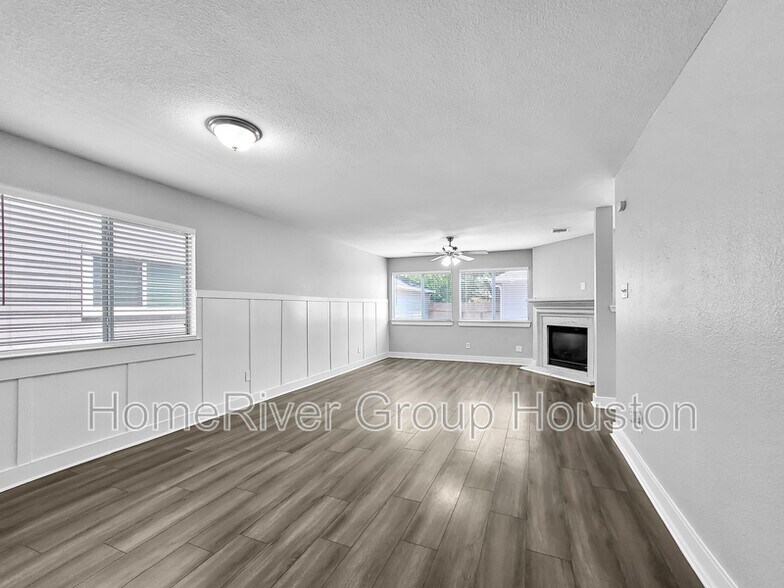 Building Photo - 10711 Cobblecreek Way