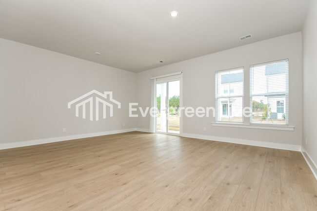 Building Photo - 132 Bloomsbury St