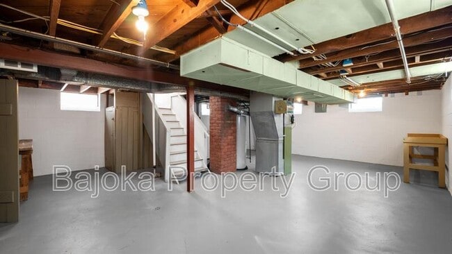 Building Photo - 1074 Moran Ave