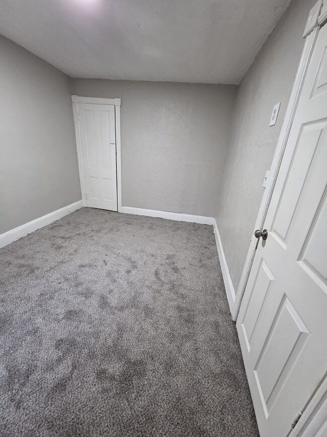 Building Photo - Beautiful, remodeled house come see it