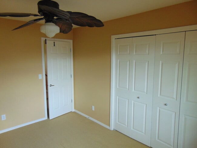 Building Photo - Beautiful 5 + bedroom home - In much desir...
