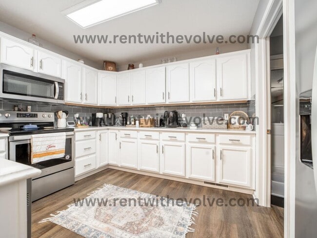 Building Photo - 19 Stone Bridge Dr