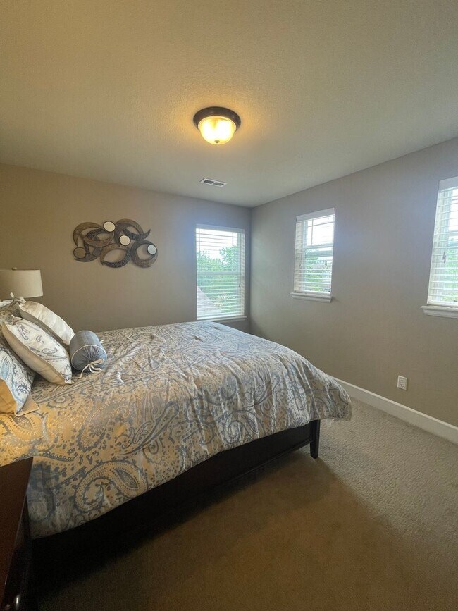 Building Photo - Sprawling Two-Story Home in SE Ft. Collins