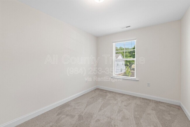 Building Photo - 1176 Channel Drop Dr