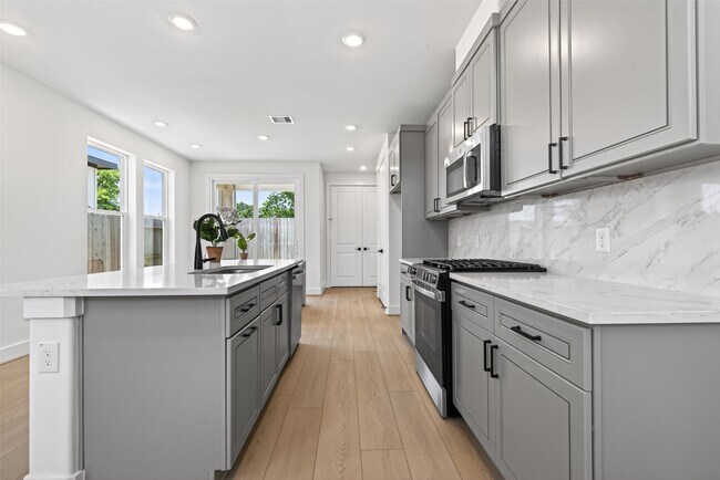 Building Photo - 4333 Avron Dr