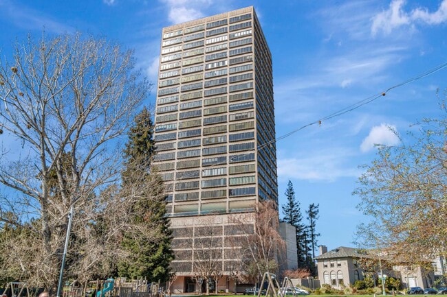 Building Photo - 565 Bellevue Ave