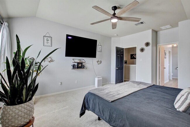 Building Photo - 215 Wildcat Dr