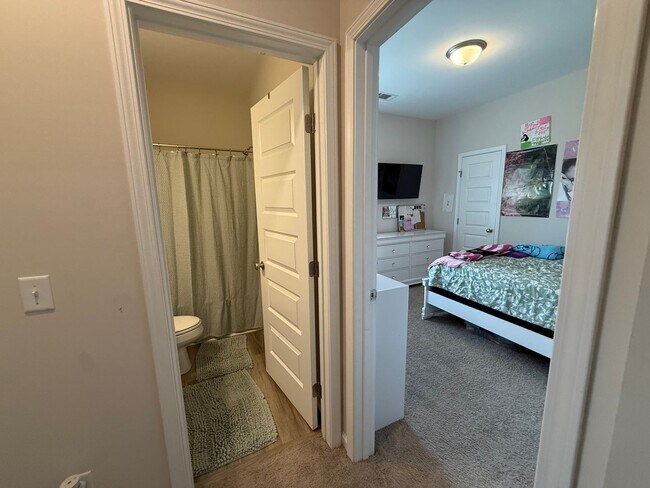 Building Photo - 157 Deerfield Dr NE