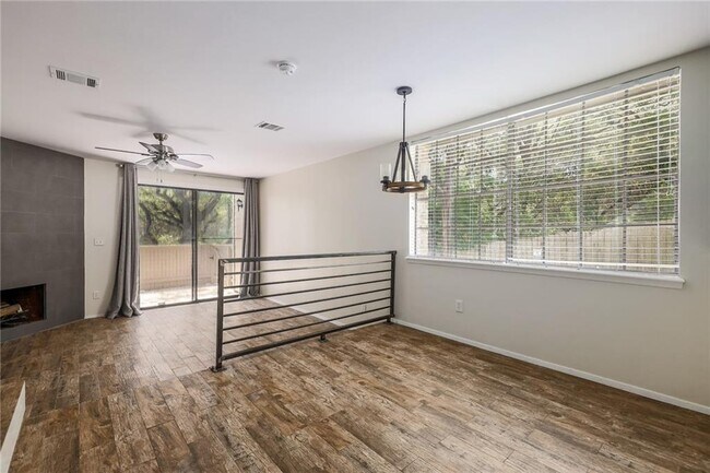 Building Photo - 1938 Holly Hill Dr