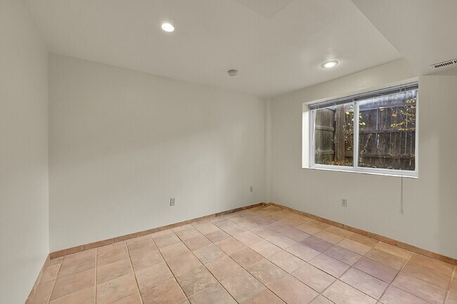 Building Photo - $2,395.00 - 4 Bedrooms, 3.5 Bathrooms, Sin...