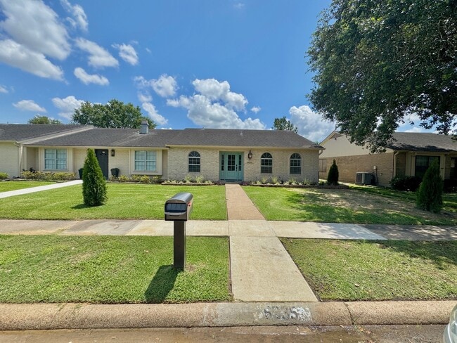 Building Photo - 5935 Meadow Way