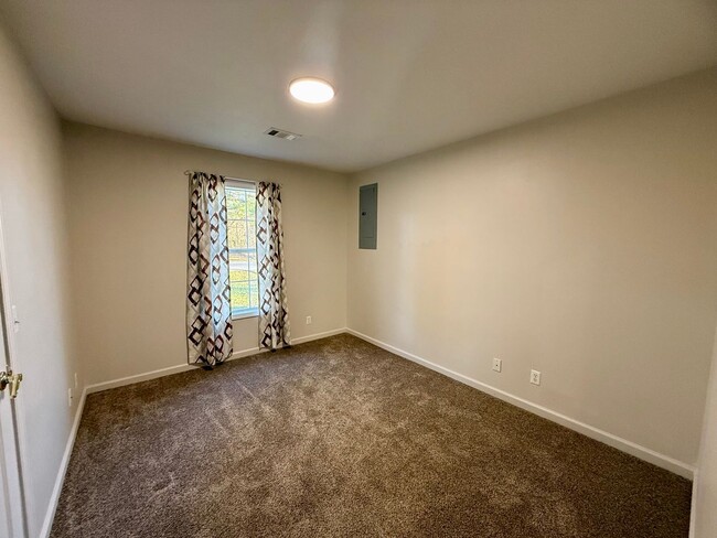 Building Photo - 3 Bedroom/2 Bathroom Home in Paragould AR - $1,275/month