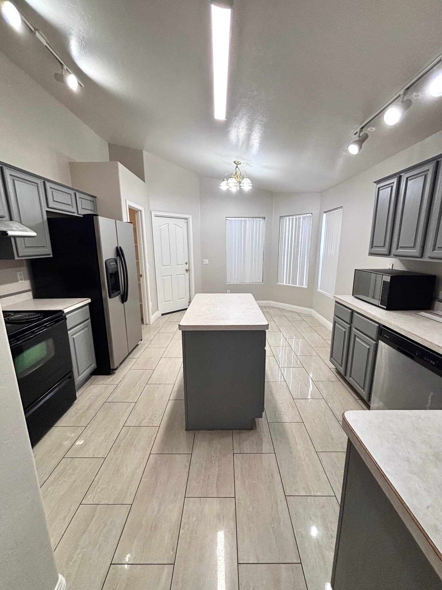 Building Photo - 4166 E Silverwood Dr