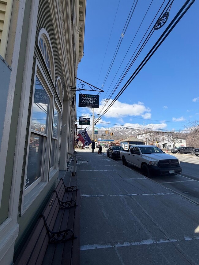 Building Photo - 158 Main St