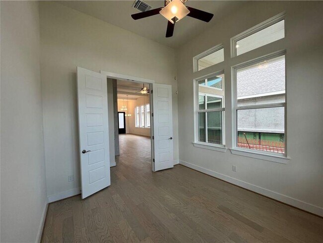 Building Photo - 712 Faith Dr
