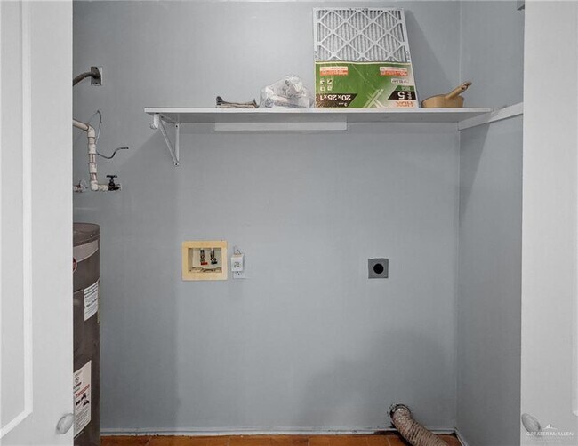 Building Photo - 30 N N Dakota St