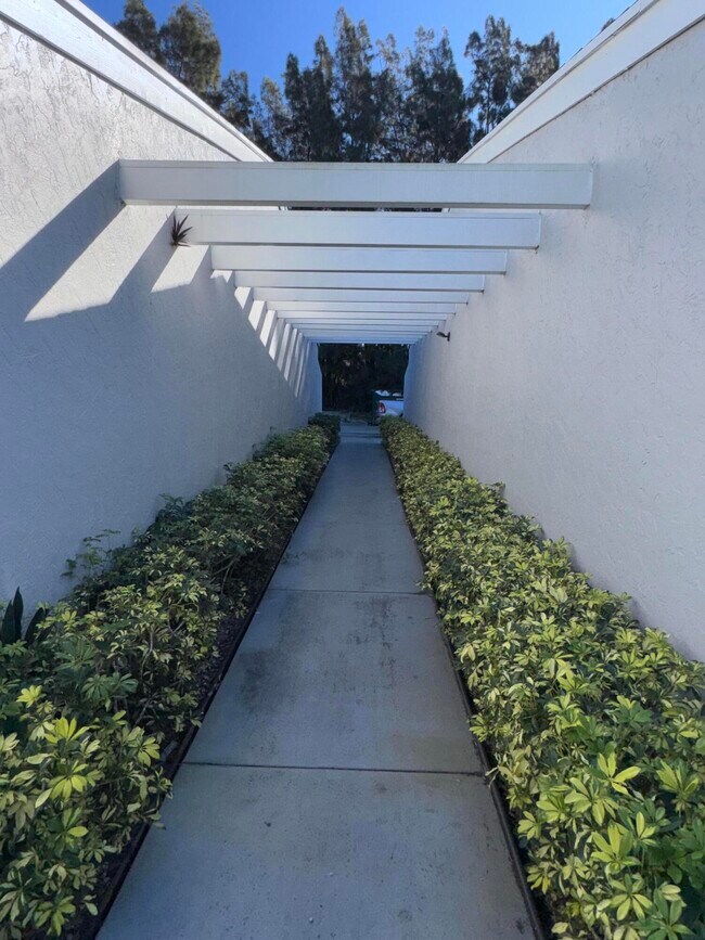 Building Photo - 4110 Maine St