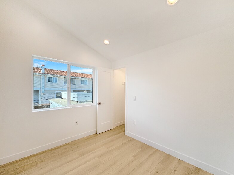 Building Photo - 4461 Farquhar Ave