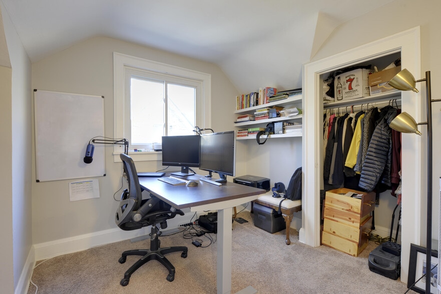 Building Photo - 266 King St W