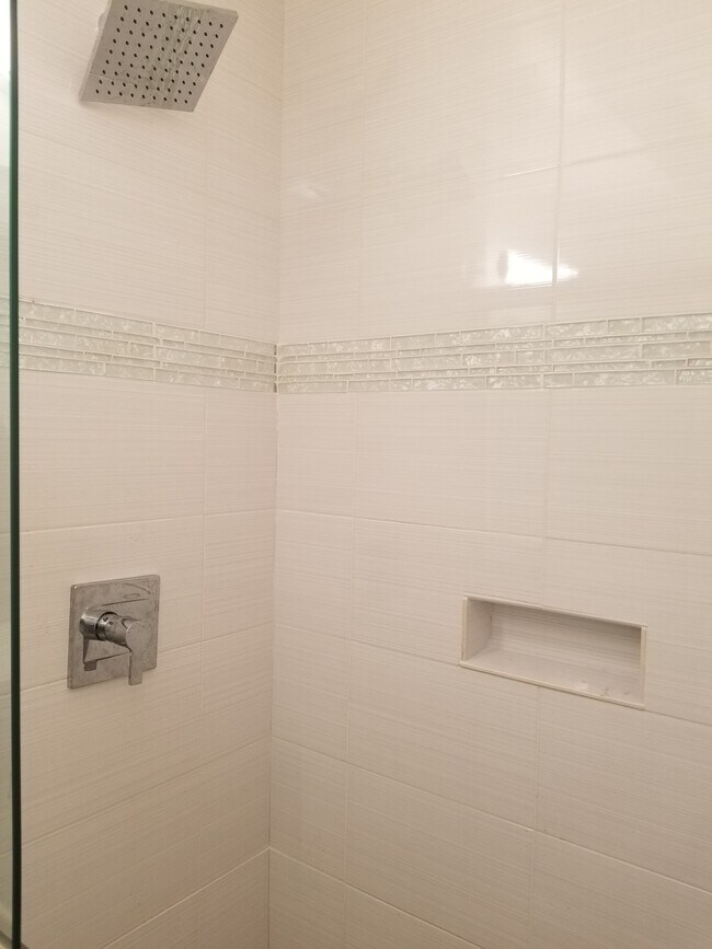 Building Photo - 1132 S Oakhurst Dr