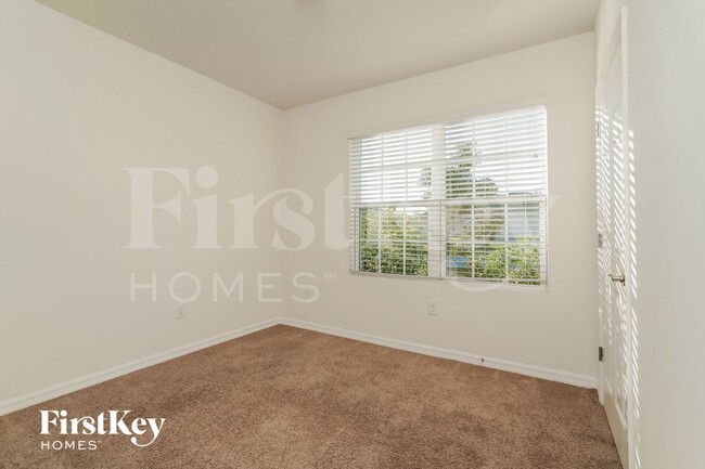 Building Photo - 237 SE 3rd St