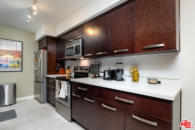 Building Photo - 1730 Camino Palmero St