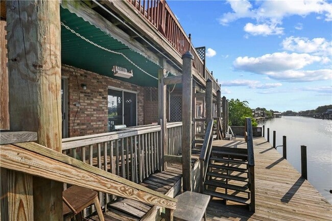 Building Photo - 4800 Pontchartrain Dr