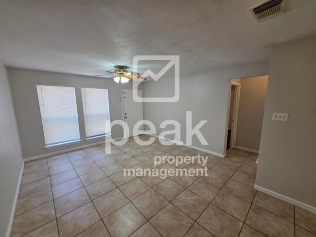 Building Photo - $1,250 2 Bed, 1 Bath for Rent in Weatherford!