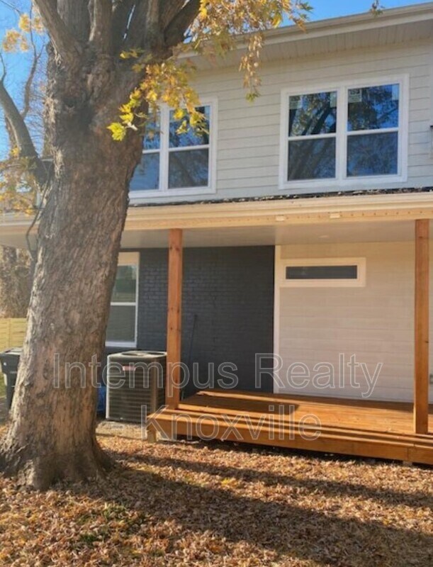 Building Photo - 2308 E 5th Ave