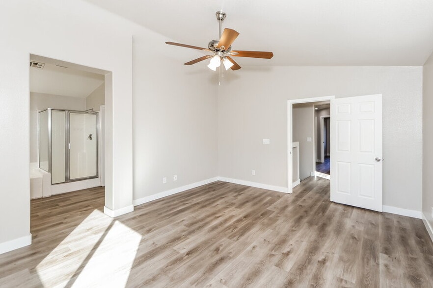 Building Photo - 5053 SAgelyn St