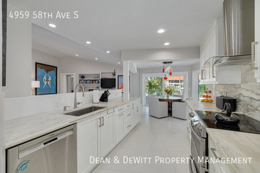 Building Photo - 4 Bed/3 Bath