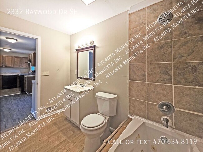 Building Photo - 2332 Baywood Dr SE