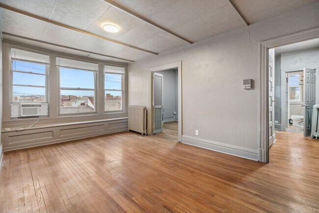 Building Photo - 512 S Millvale Ave