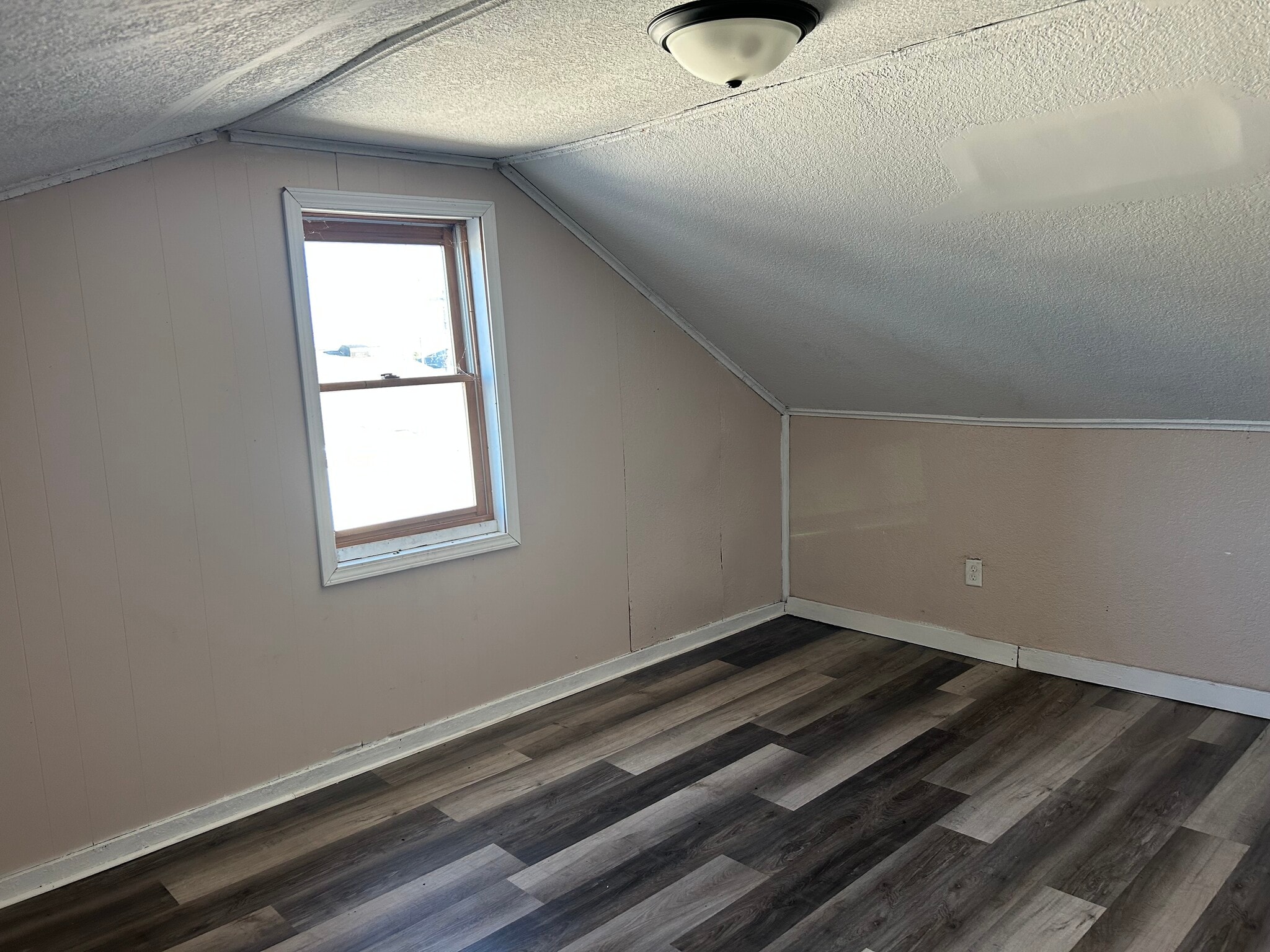 Building Photo - 821 E Woodlawn St