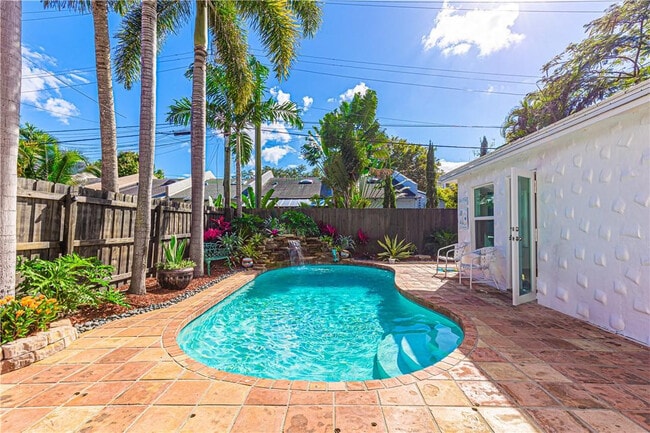 Building Photo - 1220 SE 2nd St