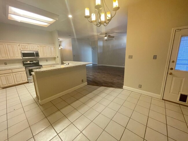 Building Photo - Beautiful Family Home in North West Midland
